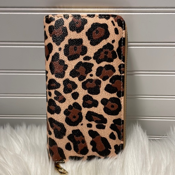 Leopard Vegan Leather Single Zipper Wallet - Picture 6 of 11